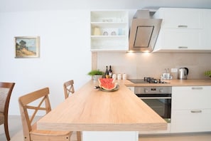 Appartement | Cuisine privée | Réfrigérateur, micro-ondes, four, lave-vaisselle