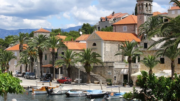 A coastal town with stone buildings, a church, and boats docked by the water. - Apartments Boro - Two Bedroom Apartment With Terrace (Supetar)