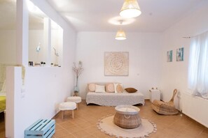 Living area - Dreamscape 3-Bedroom Mykonos Hideaway (Mykonos)