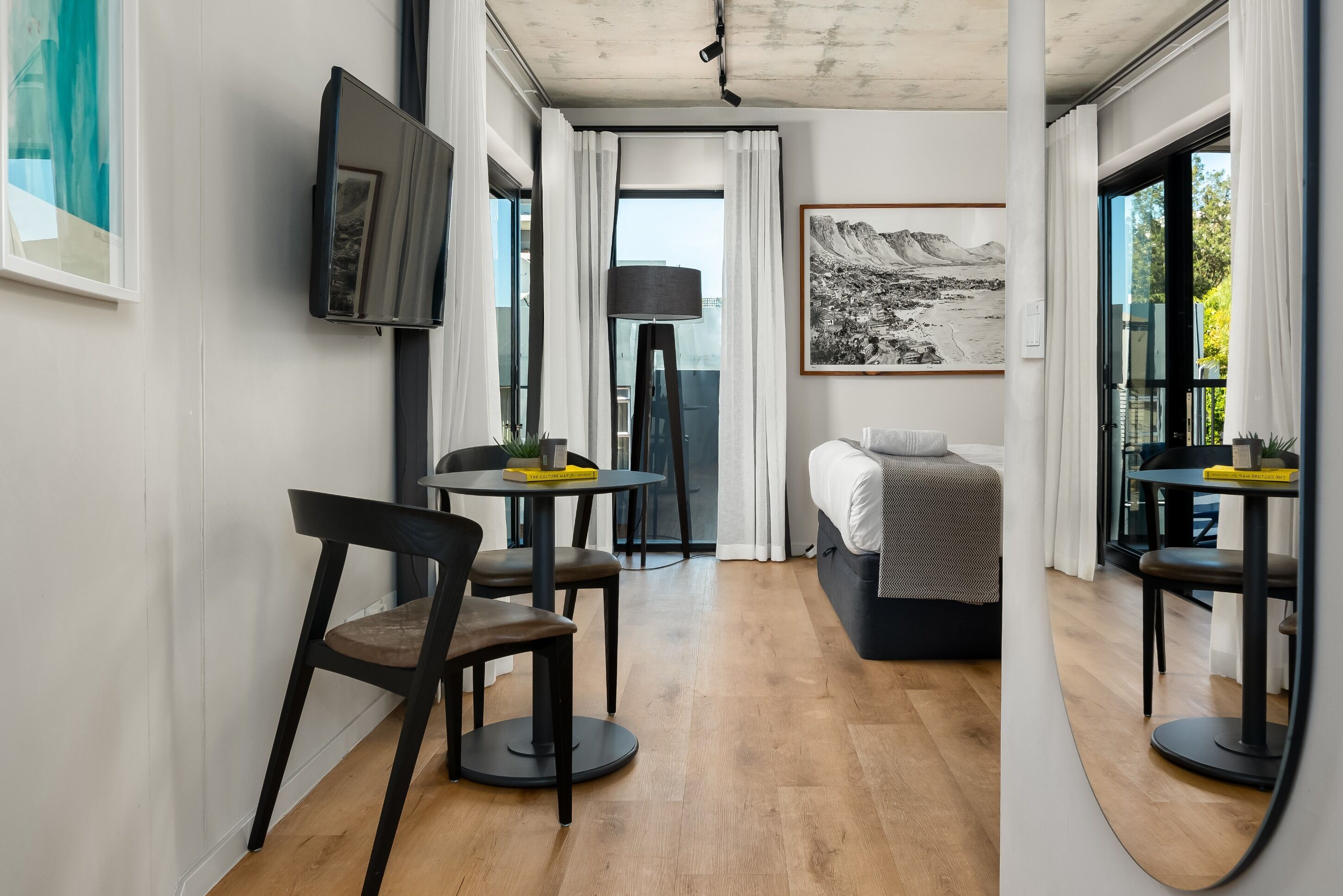 Charming Apartment with Mountain Views