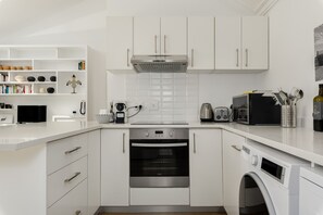 Micro-ondes, four, plaque de cuisson, lave-vaisselle