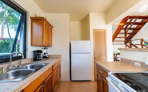 ثلاجة، ميكروويف، فرن، موقد طهي مسطح