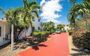 المنطقة المحيطة بالمنشأة