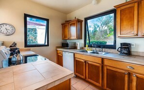 Fridge, microwave, oven, stovetop - 2 Bedroom Villa with Pool & Panoramic Views (Cruz Bay)