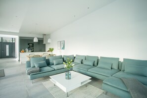 4 bedrooms - Villa Olive Exclusive for 8 Private Pool Iovo (Okrug)