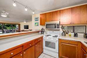 Fridge, oven, stovetop, coffee/tea maker