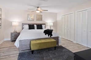 3 bedrooms, desk, iron/ironing board, travel crib - Modern Naples Pool Retreat | Bikes + Walk to Beach (Naples)