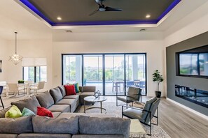 Smart TV, fireplace, table tennis, stereo