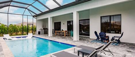 Een verwarmd zwembad