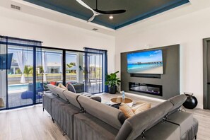 Smart TV, fireplace, video games, table tennis