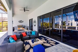 Smart TV, fireplace, video games, ping pong