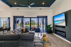 Smart TV, fireplace, video games, ping pong - Tropical Waterfront Retreat with Heated Pool (Cape Coral)