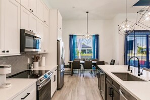 Fridge, microwave, stovetop, dishwasher