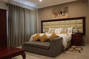 Executive Room | Premium bedding, down comforters, memory foam beds, desk - Pemabwe (Harare)