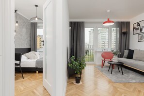 Huoneisto, 1 makuuhuone, keittiö | 1 makuuhuone, työpöytä, vuodevaatteet