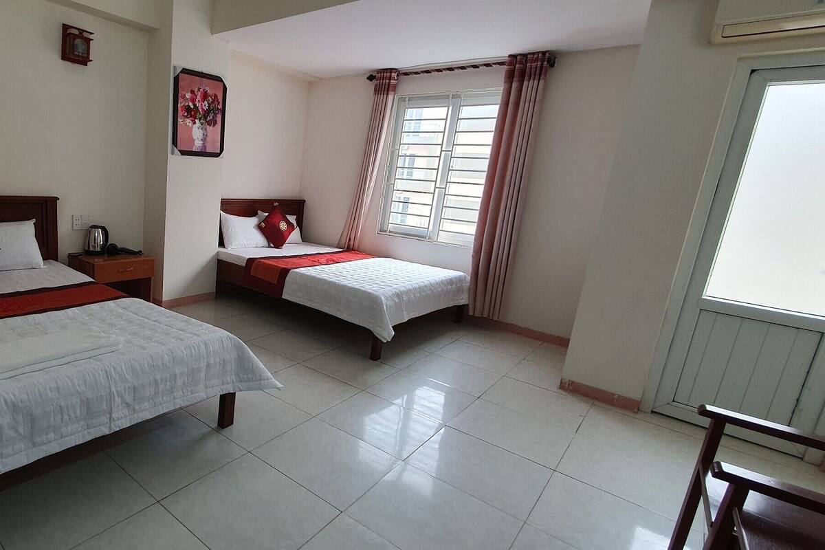 Habitación doble estándar, 2 camas matrimoniales, vista a la playa, junto a la playa | Ropa de cama hipoalergénica y escritorio