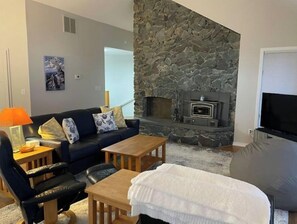 Smart TV, DVD player, books - Elson's Overlook (Roseland)