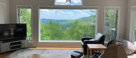 Smart-TV, DVD-Player, Bücher