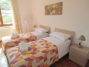 3 slaapkamers, een strijkplank/strijkijzer, gratis wifi, beddengoed