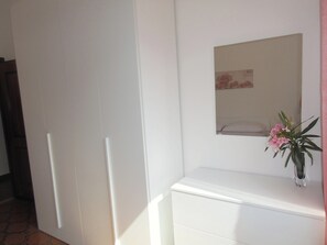 Interior - Iris - 150 sqm apartment (3 bedrooms, 2 bathrooms) with garden  (Liguria)