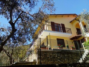 Exterior - Iris - 150 sqm apartment (3 bedrooms, 2 bathrooms) with garden  (Liguria)