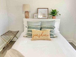 4 camere, una scrivania, ferro/asse da stiro, culla da viaggio