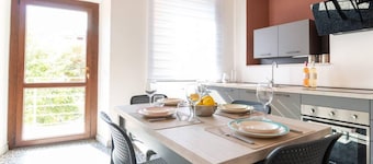 Welcomely - Xenia Boutique House With Garden