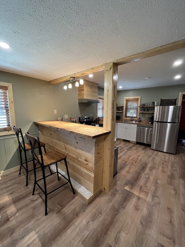 Microwave, oven, stovetop, dishwasher - The Baldwin House- Newly Remodeled (Baldwin)