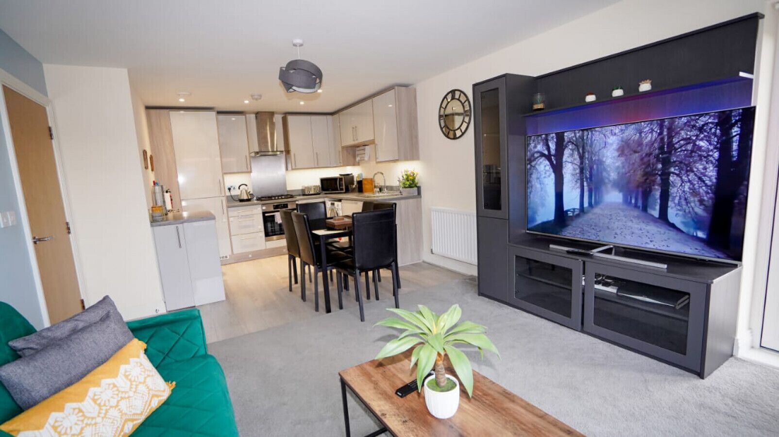 F9 - Windsor Road · Eton Walk Windsor Rd 2Min To Eton 2Bed 2Bath