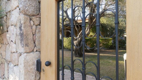 Welcomely - Sa Murta-il Mirto