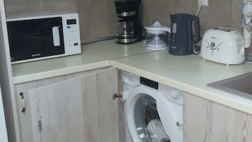 Frigorifero, lavastoviglie, macchina per tè/caffè, tostapane