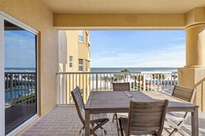 Outdoor dining - ☀️Oceanfront Retreat for 8-Pool-Atlantic Villas 302☀️ (New Smyrna Beach)