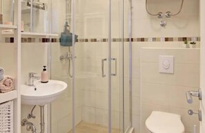 Apartment | Badezimmer | Dusche, Haartrockner