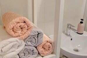 Appartamento | Bagno | Doccia, asciugacapelli