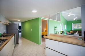 Oven, dishwasher, coffee/tea maker, electric kettle