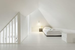 Luxury Apartment | 2 bedrooms, blackout drapes, iron/ironing board, free WiFi
