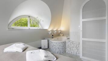 Exclusive Apartment | 2 bedrooms, blackout curtains, iron/ironing board, free WiFi