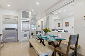 Dining - South Mission Beach 5 | Oceanfront 3BR (San Diego)