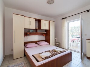 Apartment | 2 bedrooms - Apartments Pinija - Economy Two Bedroom Apartment With Terrace - (Supetar)