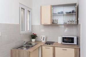 Apartment | Private kitchen - Apartment Maricol - One Bedroom Apartment With Terrace (Dubrovnik)