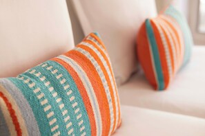 Habitación clásica, 2 camas individuales | Caja fuerte, escritorio, tabla de planchar con plancha y wifi gratis