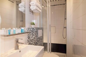 Secador de pelo y toallas