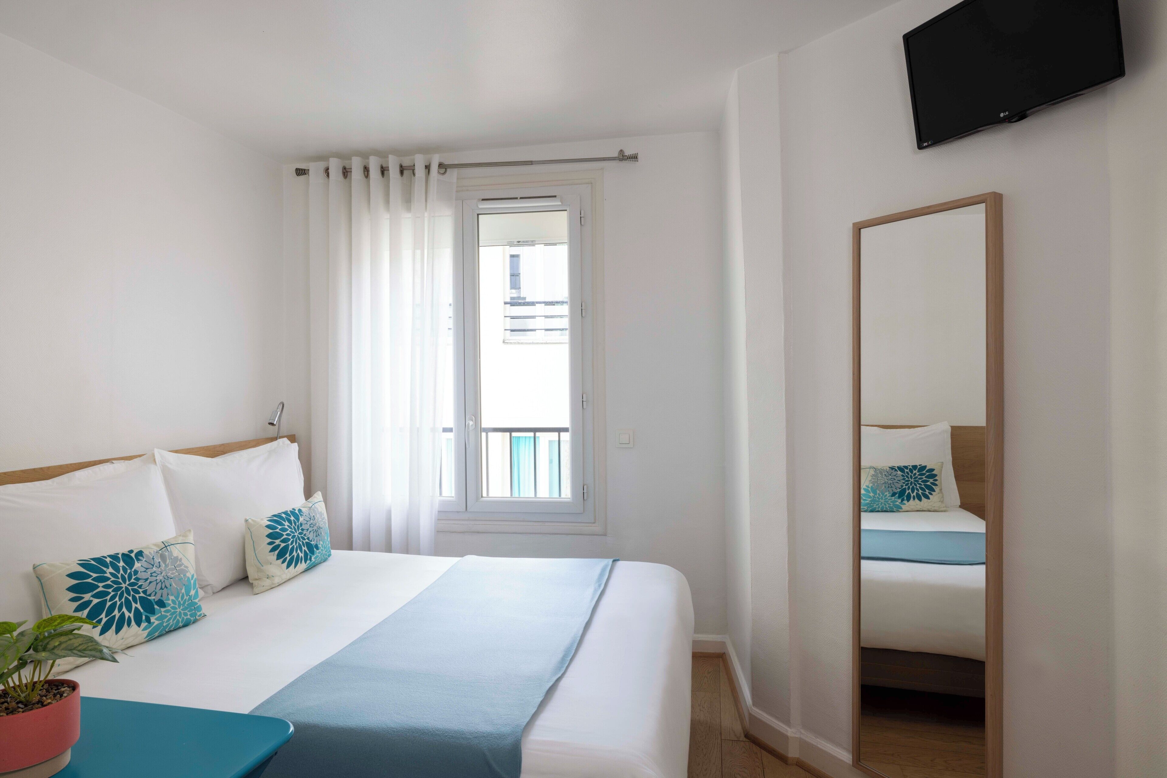 Classic Room, 1 Double Bed | In-room safe, desk, iron/ironing board, free WiFi
