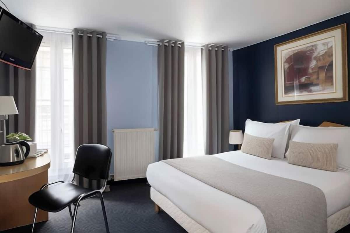 In-room safe, desk, iron/ironing board, WiFi (free)