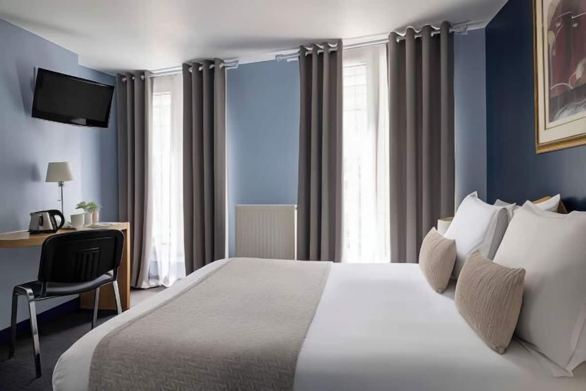 In-room safe, desk, iron/ironing board, WiFi (free)