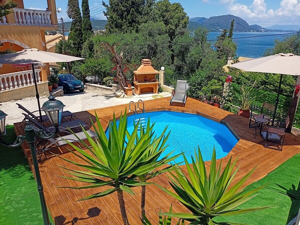 حمّام سباحة خارجي