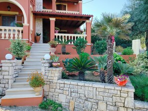 المنطقة المحيطة بالمنشأة