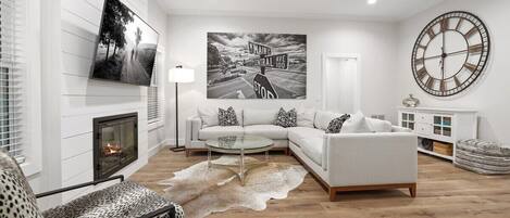 Fernseher, Kamin, Arbeitsbereiche, Computerbildschirme