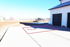 Parking
- Modern Cozy Farmhouse (Cedar City)