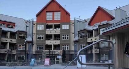 Cozy 1BR: Sleeps 4,Pool,Hot Tub,BBQ,Free Parking & Near Valley Trail!